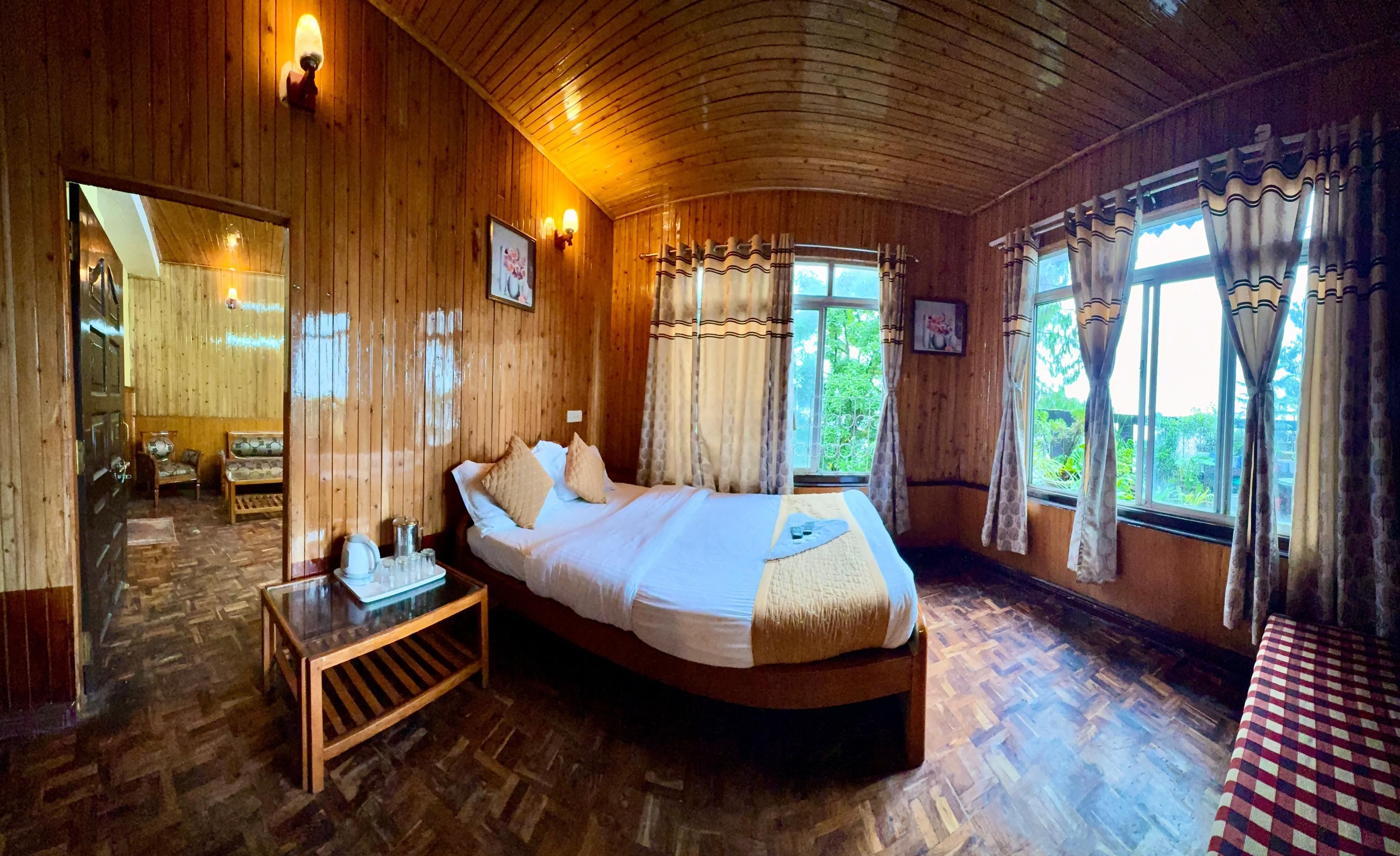 EXECUTIVE FAMILY SUITE